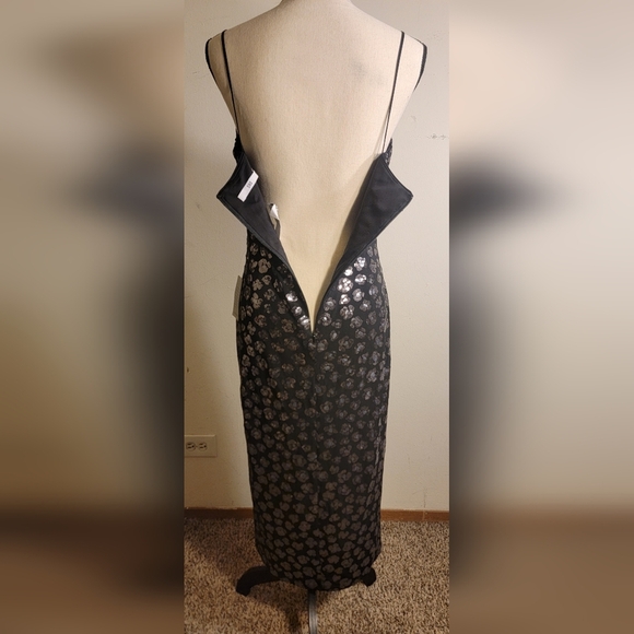 Black Dress - Picture 4 of 4